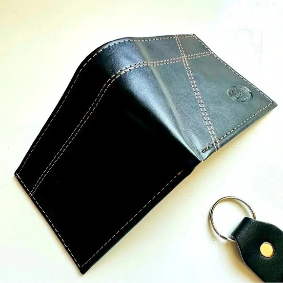 NWOT Fossil Men’s Leather Wallet W Keychain - Picture 3 of 6